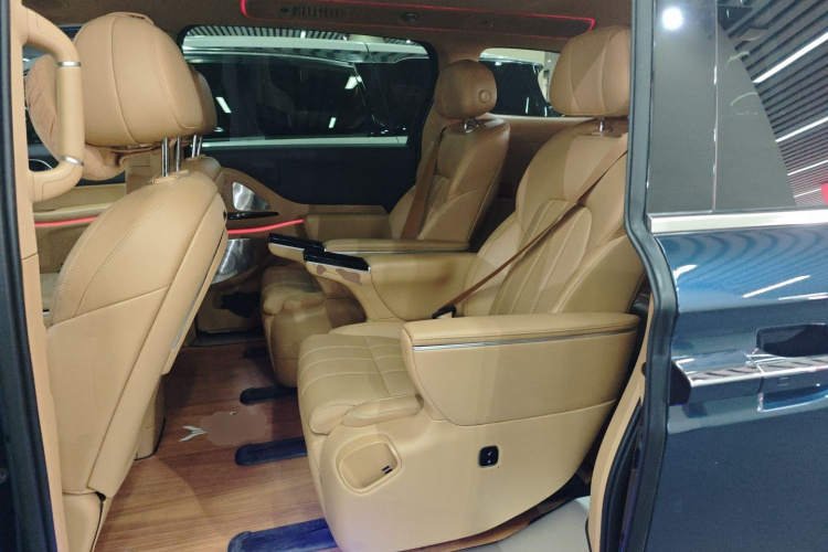 岚图汽车 岚图梦想家 2025款 PHEV 四驱尊贵鲲鹏版中控内饰21