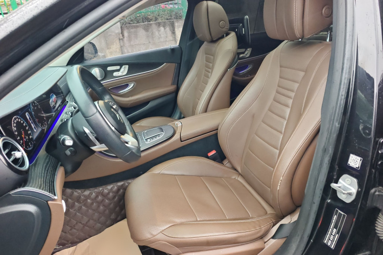 奔驰E级 2020款 E 300 L 运动豪华型局部细节19