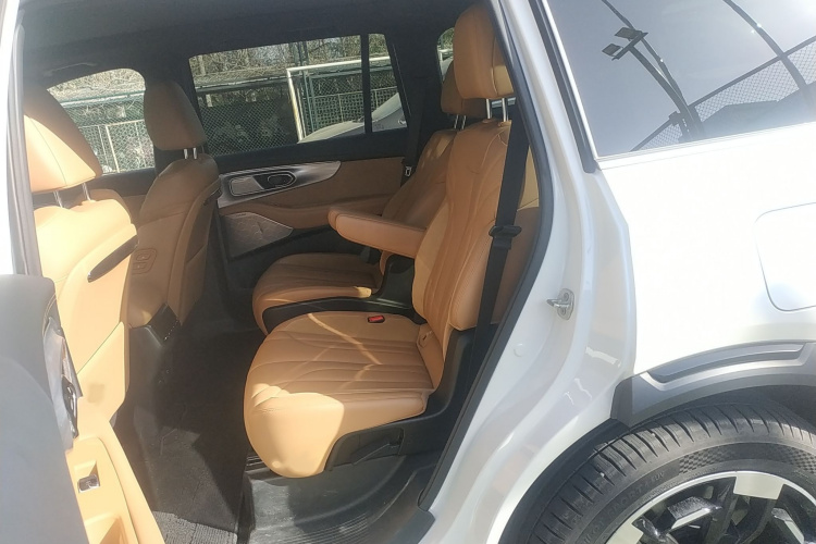 广汽传祺 传祺ES9 2024款 PHEV 143km 旅行者 Max中控内饰7004