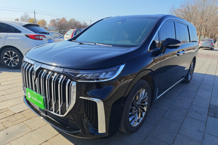 岚图汽车 岚图梦想家 2024款 PHEV 超长续航尊贵版车身外观1
