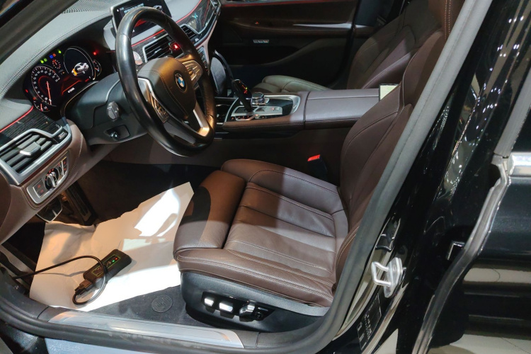 宝马7系 2018款 730Li 领先型 M运动套装中控内饰19