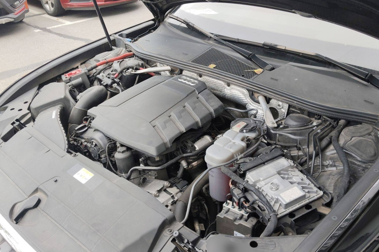 奥迪A6L 2021款 40 TFSI 豪华致雅型机舱底盘24