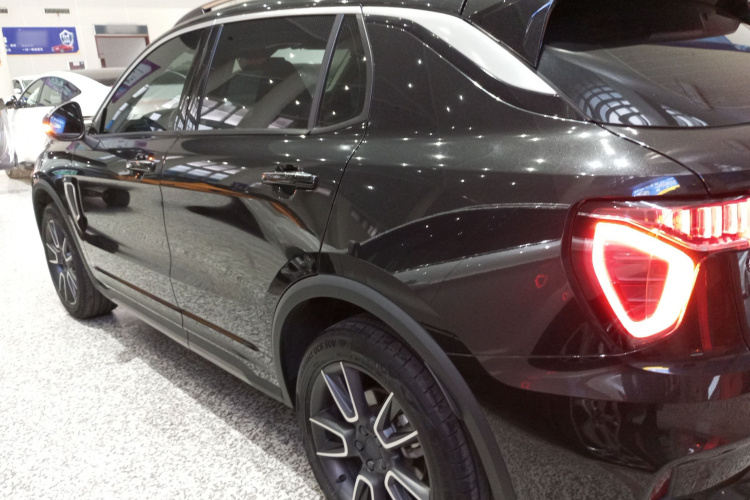 领克01 2021款 2.0TD 两驱型Pro车身外观4