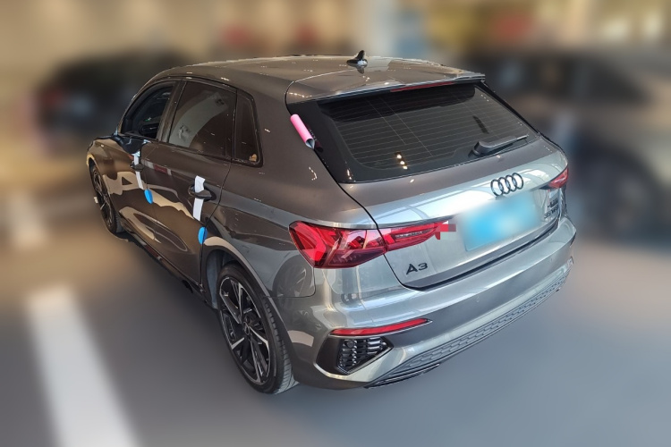 奥迪A3 2023款 Sportback 35 TFSI 时尚运动型车身外观5