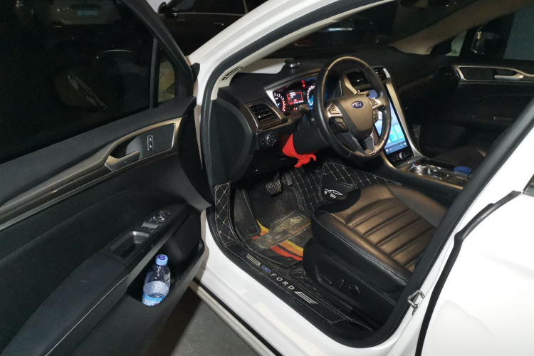 福特 蒙迪欧 2020款 EcoBoost 180 时尚型中控内饰20