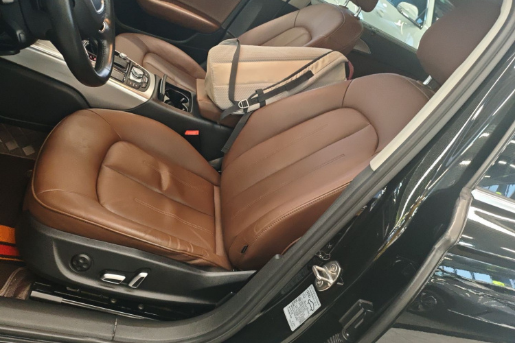 奥迪A6L 2017款 30 FSI 技术型中控内饰19