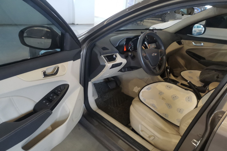 奇瑞 艾瑞泽7 2013款 1.6L CVT致享版中控内饰20