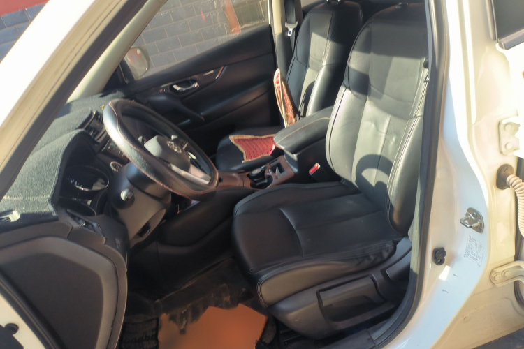 日产 奇骏 2017款 2.0L CVT舒适版 2WD局部细节19