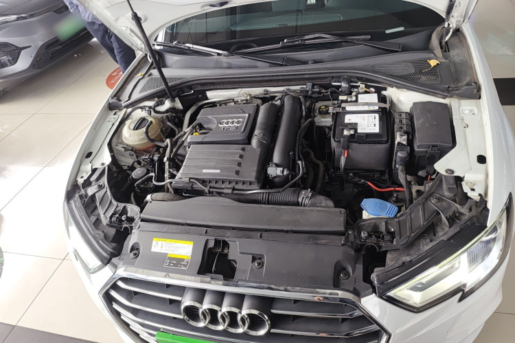 奥迪A3 2020款 Sportback 35 TFSI 进取型 国VI机舱底盘24