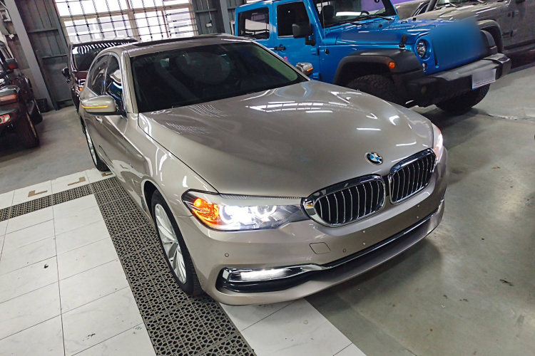 宝马5系 2018款 525Li 豪华套装车身外观3