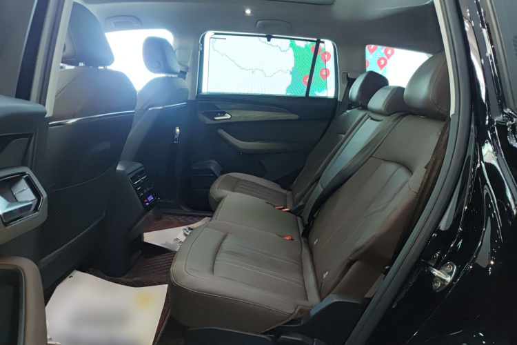 奥迪Q6 2024款 45 TFSI quattro 齐云型 羽林套装 7座中控内饰7004