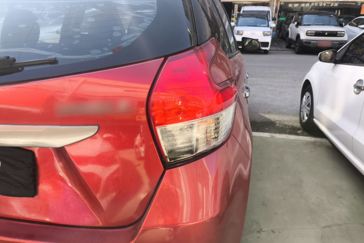 丰田 YARiS L 致炫 2015款 1.5E 自动魅动版车身外观9