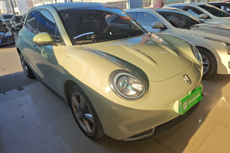 欧拉好猫 2023款 401km标准续航 豪华型 磷酸铁锂车身外观3