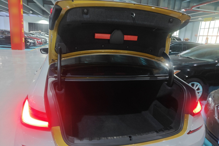 宝马3系 2020款 325Li M运动曜夜套装机舱底盘23
