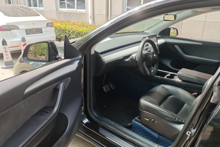 特斯拉 Model Y 2023款 后轮驱动版中控内饰7003