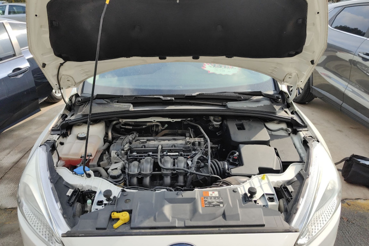 福特 福克斯 2018款 三厢经典 1.6L 自动风尚型智行版机舱底盘24