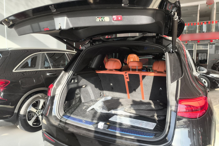 奔驰GLC 2024款 GLC 260 L 4MATIC 豪华型 5座机舱底盘23