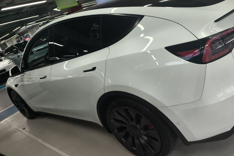 特斯拉 Model Y 2021款 Performance高性能全轮驱动版车身外观4