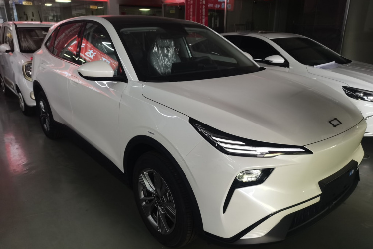 奔腾 悦意03 2025款 565km 乐享版车身外观3