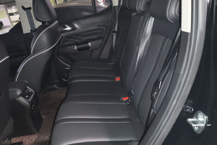 坦克300 2023款 越野版 2.0T 征服者中控内饰21