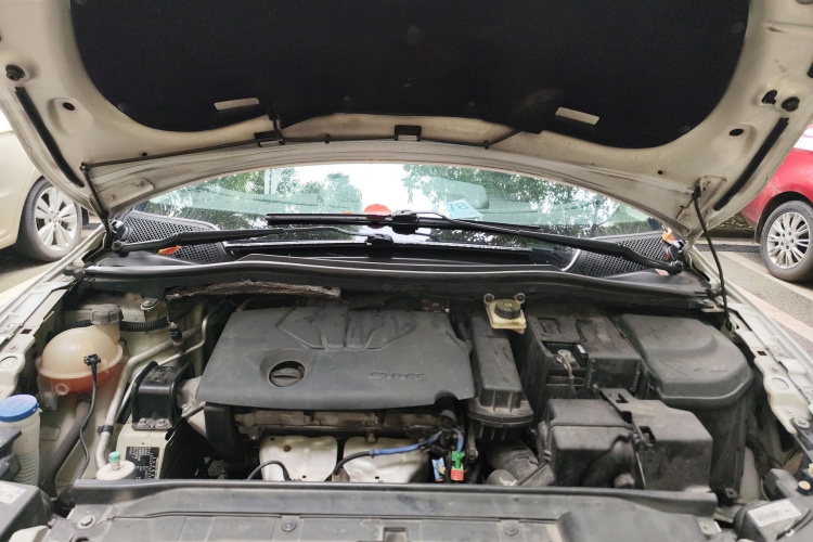 雪铁龙 世嘉 2014款 VTS版 1.6L 自动品尚型机舱底盘24