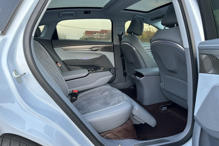 岚图汽车 岚图追光 2023款 四驱标准版中控内饰7004