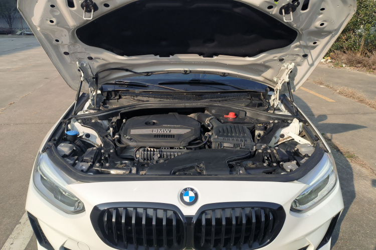 宝马1系 2021款 120i M运动曜夜版机舱底盘24