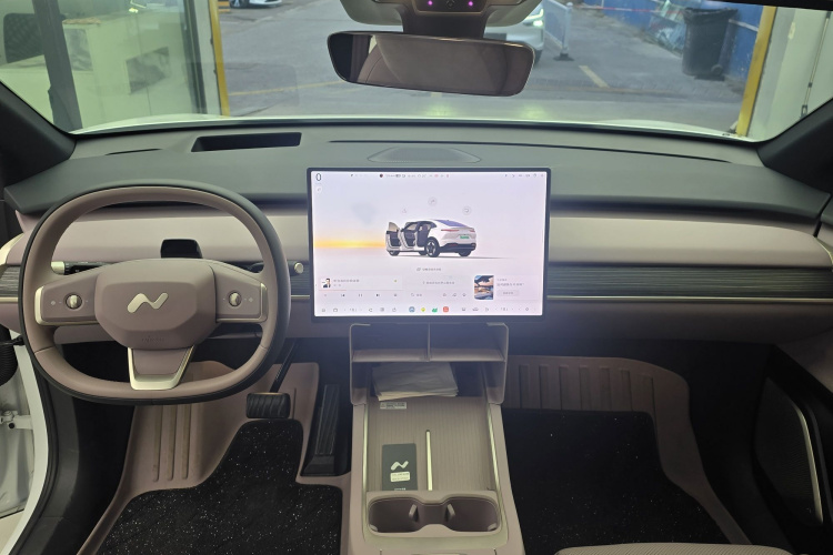 乐道L60 2024款 60kWh 后驱版中控内饰7005