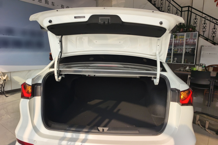 荣威i5 2023款 1.5L CVT尊荣版局部细节23