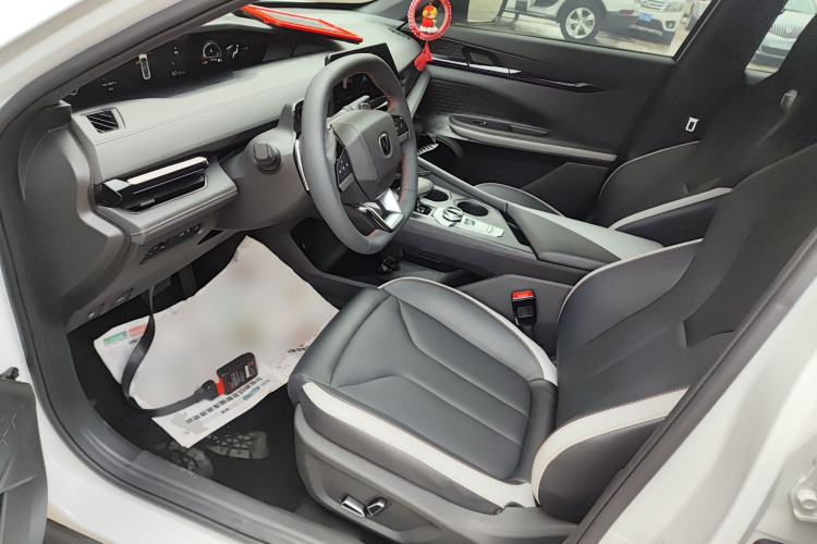 长安UNI-V 2023款 1.5T 尊贵型中控内饰7003