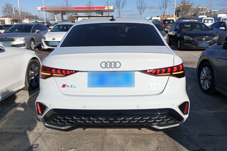 奥迪A3 2025款 A3L Limousine 35TFSI 飞驰尊享型车身外观6