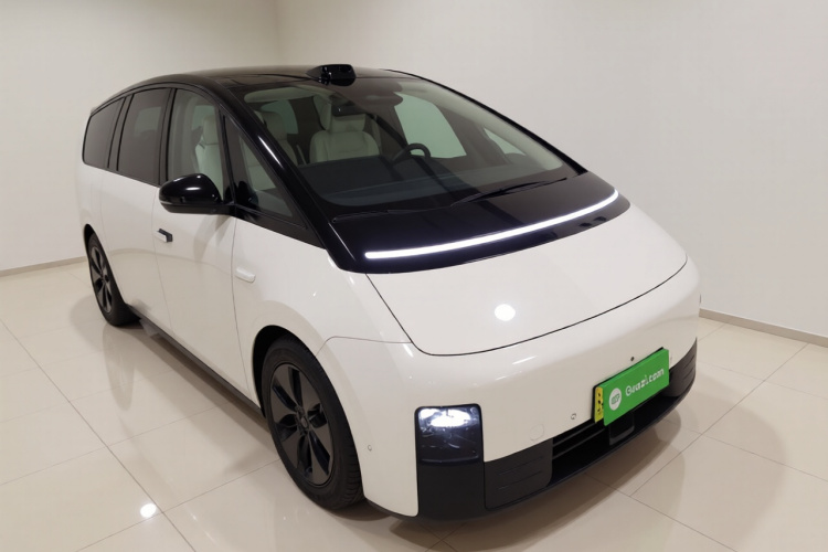 理想汽车 理想MEGA 2024款 Ultra车身外观3