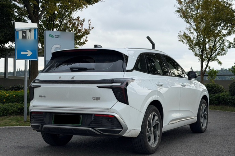 红旗HS3 PHEV 2024款 PHEV 115km 劲为版车身外观6005