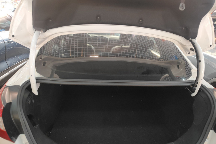 福特 福克斯 2012款 三厢 1.6L 自动风尚型机舱底盘23