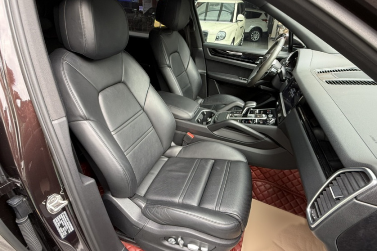 保时捷 2018款 Cayenne 3.0T中控内饰7011