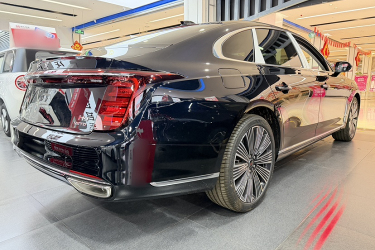 红旗H9 2025款 2.0T 两驱旗享豪华商务版 5座车身外观6005