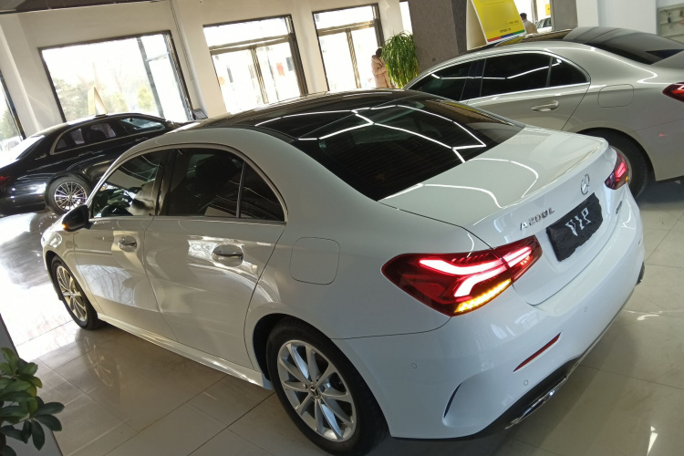 奔驰A级 2020款 改款 A 200 L 运动轿车动感型车身外观4