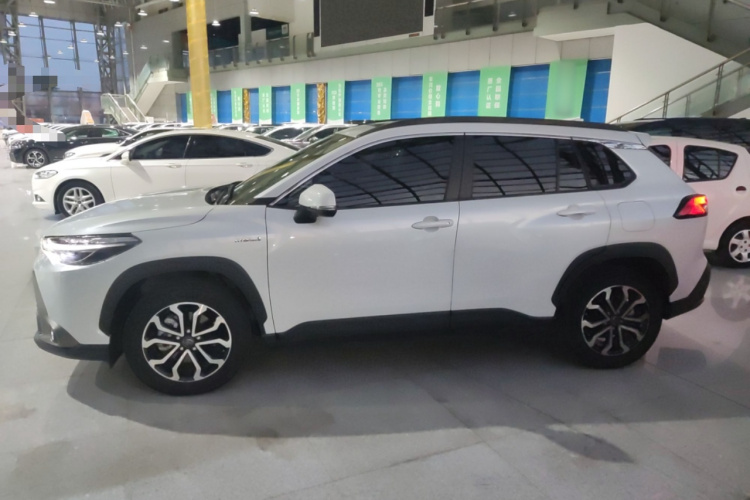 丰田 锋兰达 2023款 2.0L 智能电混双擎 尊贵版车身外观4