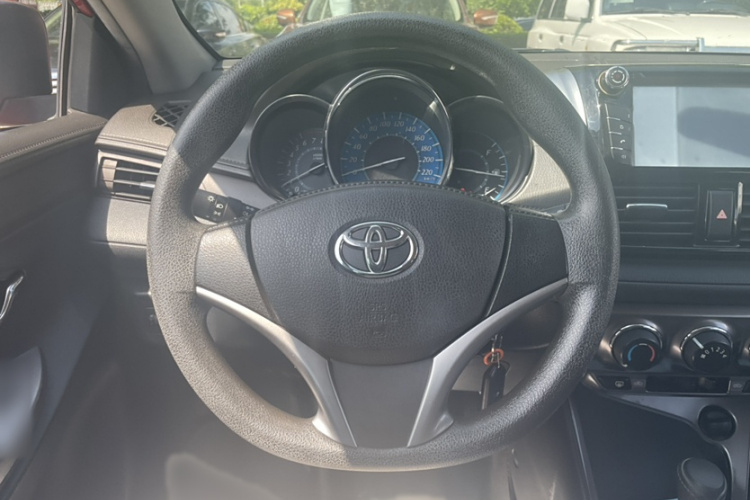 丰田 YARiS L 致炫 2015款 1.5E 自动魅动版中控内饰7001