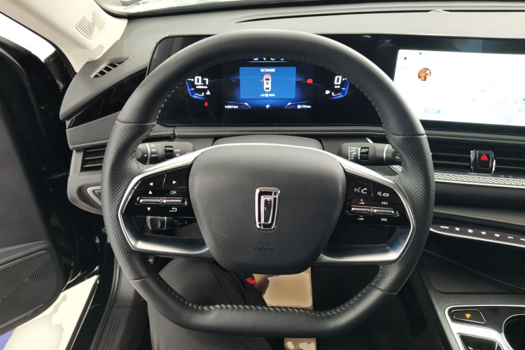 奔腾B70 2025款 龙耀版 1.5T 欢享型中控内饰13