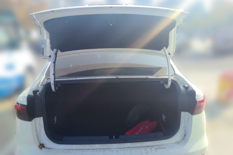 吉利汽车 帝豪 2025款 第4代 1.5L CVT龙腾版中控内饰23