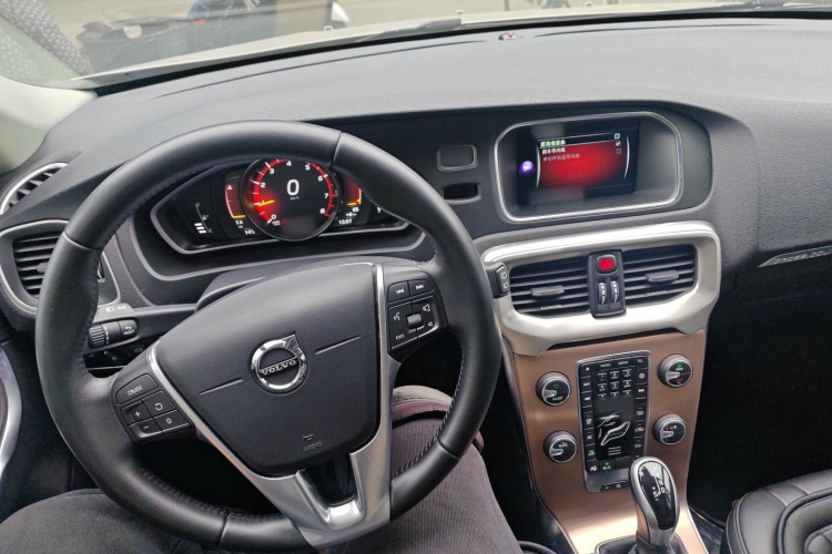 沃尔沃V40 2017款 Cross Country T3 智雅版中控内饰7002