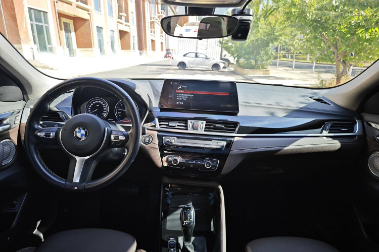 宝马X2 2023款 sDrive25i M运动曜夜版中控内饰7001