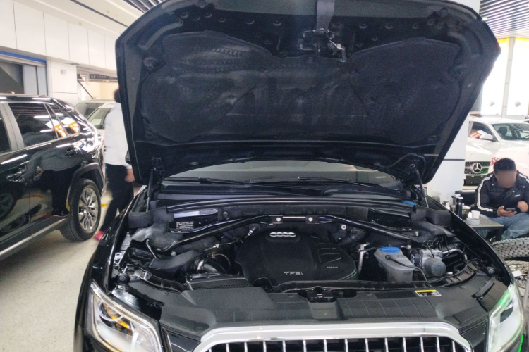 奥迪Q5 2018款 典藏版 40 TFSI 进取型机舱底盘24