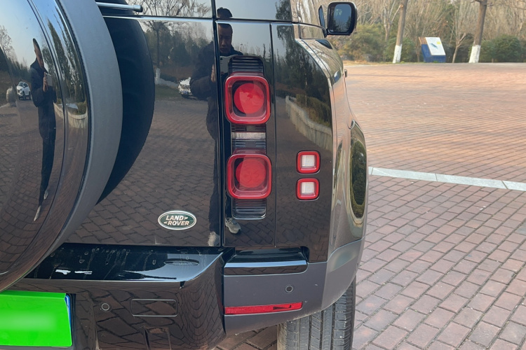 路虎卫士 2024款 90 2.0T P300 S车身外观6006