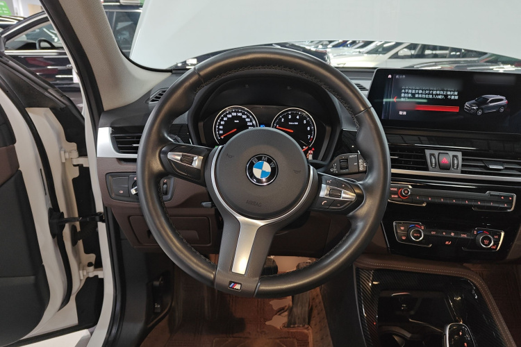 宝马X1 2020款 sDrive20Li 尊享型中控内饰13