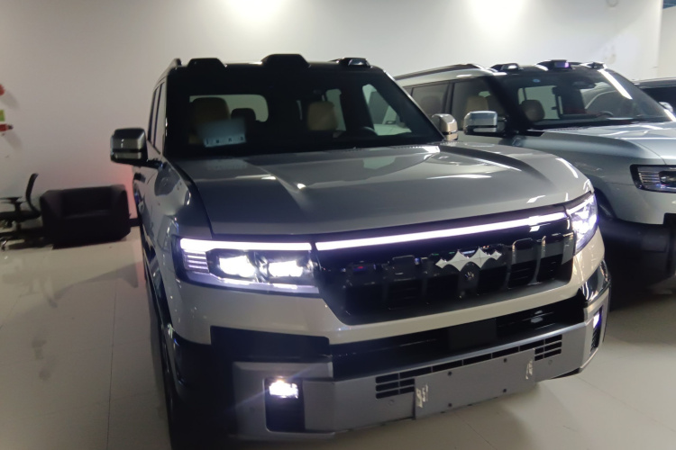 方程豹 豹8 2025款 智勇旗舰版 7座车身外观6002