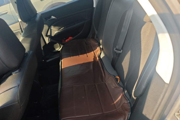 标致308 2016款 1.6L 自动豪华版中控内饰21