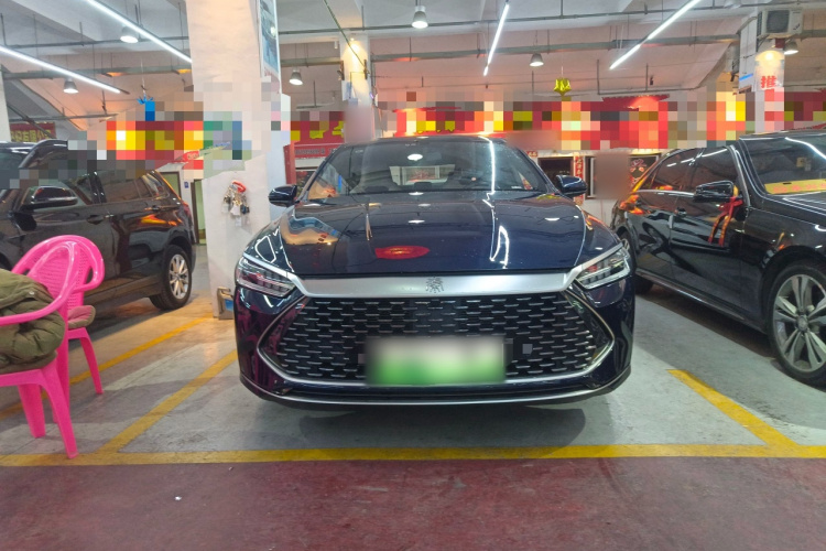 比亚迪 秦PLUS 2024款 荣耀版 DM-i 55KM领先型车身外观2