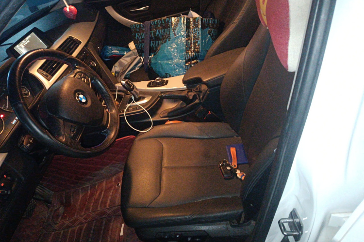 宝马3系 2015款 320i 超悦版时尚型中控内饰19